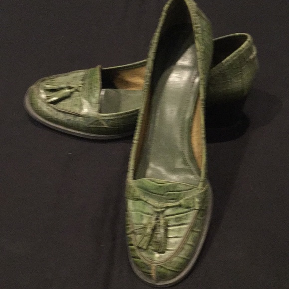 Nine & Co Green Croc Heels - Picture 2 of 3